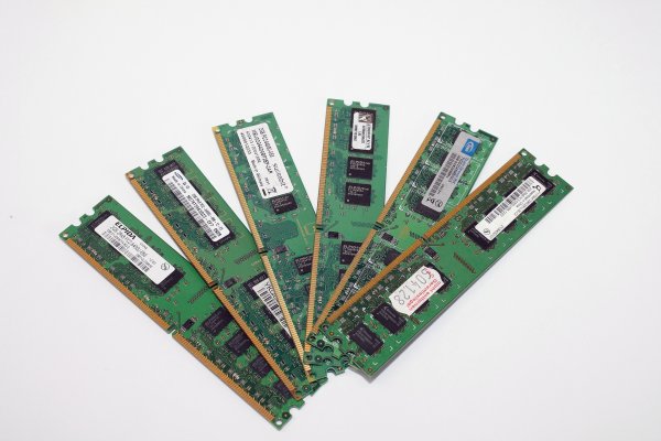2GB RAM Speicher DDR2 PC2-6400U 800 MHz Arbeitsspeicher Samsung Elixir